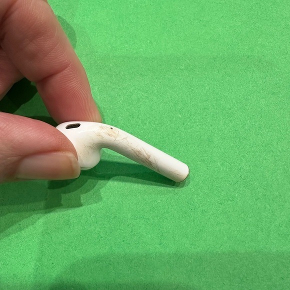 Apple AirPods 2nd generation - Picture 7 of 8